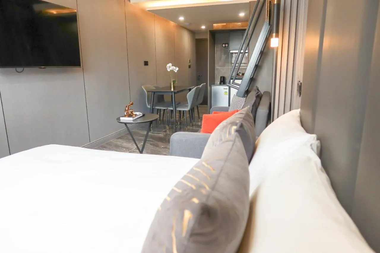 R Residences Singapore 0*,