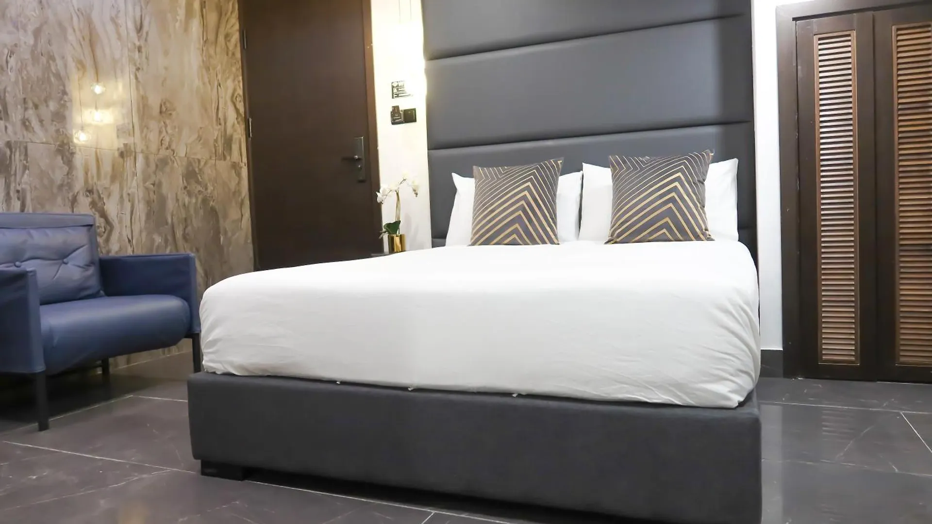 R Residences Singapore 0*,