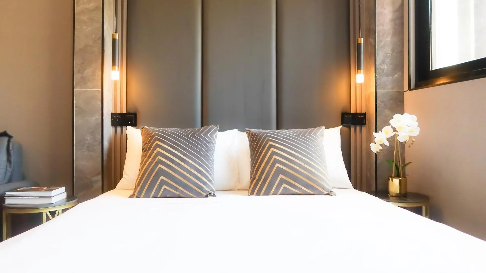 R Residences Singapore 0*,  Singapore